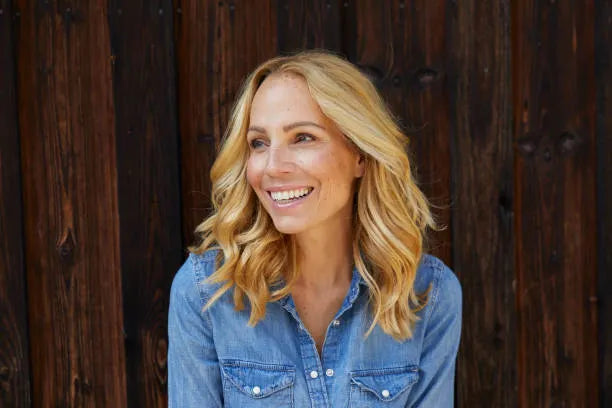 files/happy-blond-woman-in-front-of-wooden-wall_1_3242df5c-30d6-417d-9ff6-8072e6fd9cba.webp